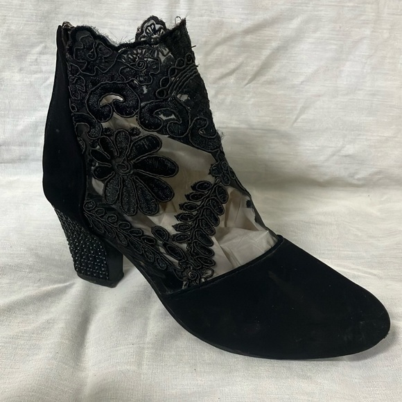 Size 42 women’s Chic Black Embroidered lace Ankle Booties - Picture 16 of 16
